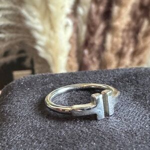 Tiffany&Co  T Wire Ring in White Gold- size 4.25